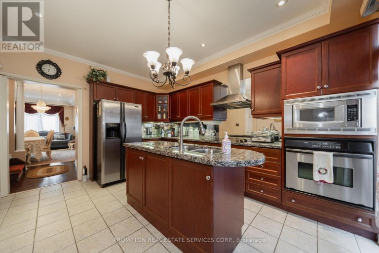 25 ROUTLIFFE LANE, Toronto (Newtonbrook West), Ontario, M2N0A5