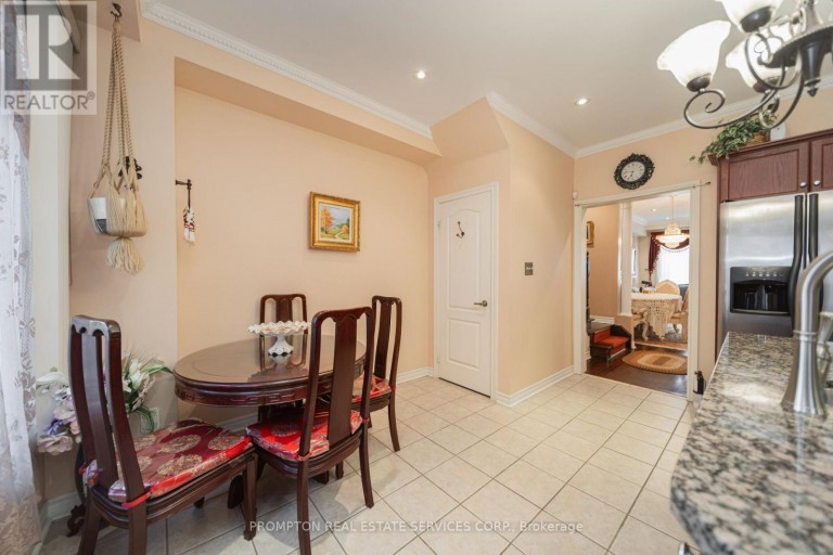 25 ROUTLIFFE LANE, Toronto (Newtonbrook West), Ontario, M2N0A5