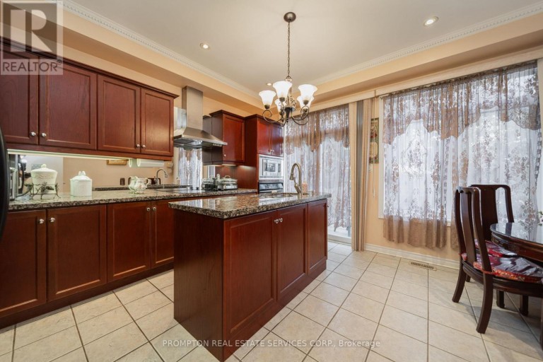 25 ROUTLIFFE LANE, Toronto (Newtonbrook West), Ontario, M2N0A5