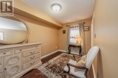 25 ROUTLIFFE LANE Toronto (Newtonbrook West) Ontario photo 9