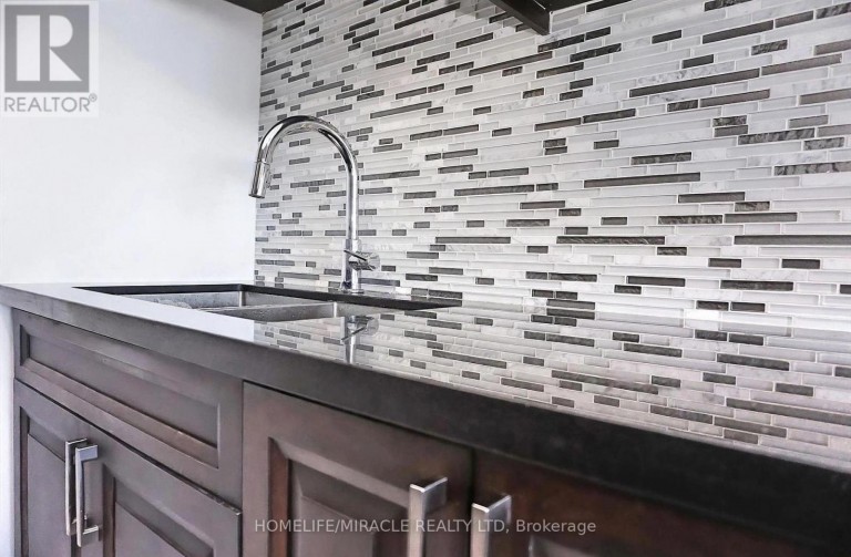 605 - 100 LOTHERTON PATHWAY, Toronto (Yorkdale-Glen Park), Ontario, M6B2G8