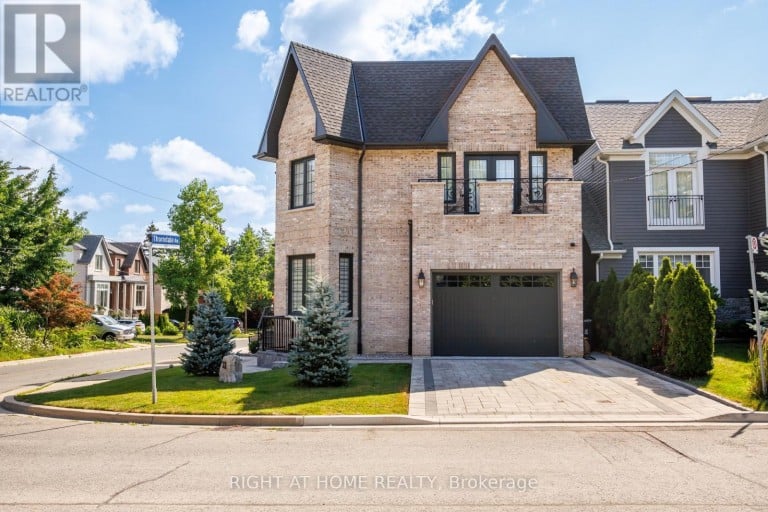 33 THORNDALE AVENUE, Toronto (Kingsway South), Ontario, M8X1W8