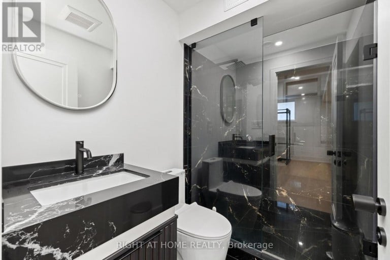 33 THORNDALE AVENUE, Toronto (Kingsway South), Ontario, M8X1W8
