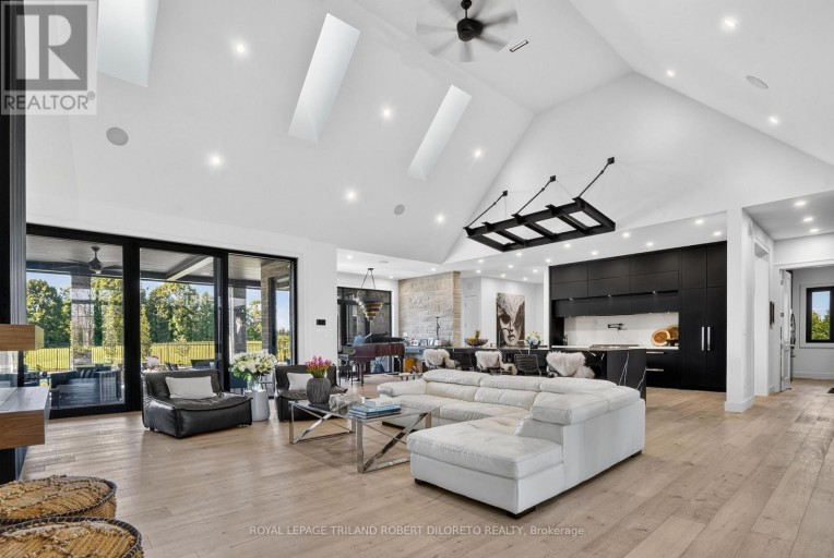 1681 GAINSBOROUGH ROAD, London North (North E), Ontario, N6H5L2