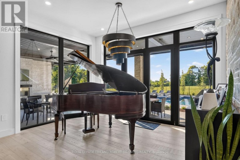 1681 GAINSBOROUGH ROAD, London North (North E), Ontario, N6H5L2