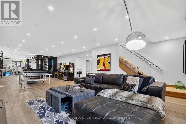 1681 GAINSBOROUGH ROAD, London North (North E), Ontario, N6H5L2