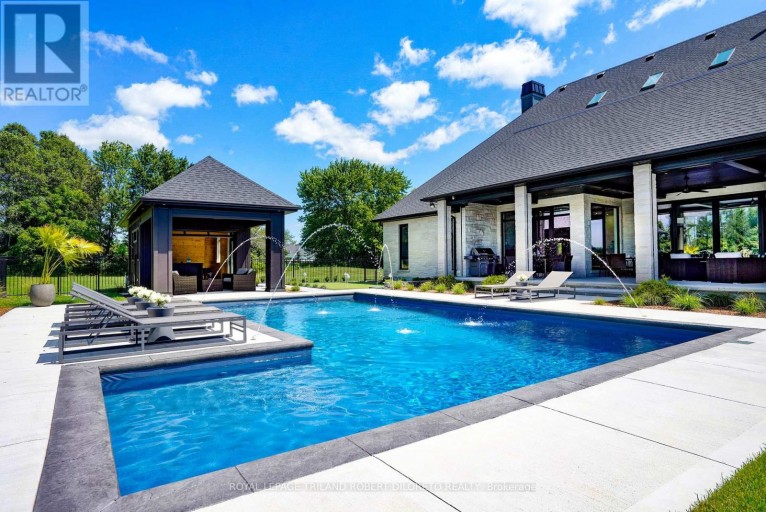 1681 GAINSBOROUGH ROAD, London North (North E), Ontario, N6H5L2