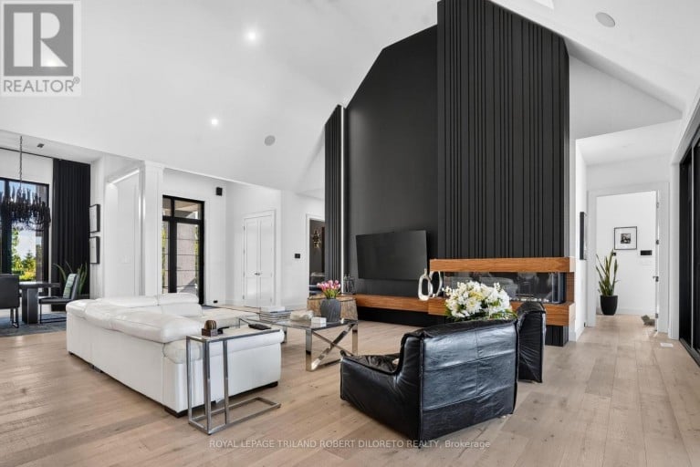 1681 GAINSBOROUGH ROAD, London North (North E), Ontario, N6H5L2