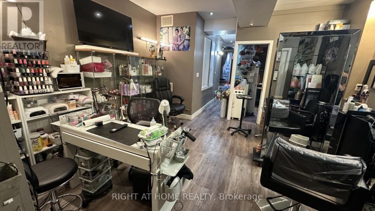 194A CARLTON STREET, Toronto (Cabbagetown-South St. James Town), Ontario, M4X1M7