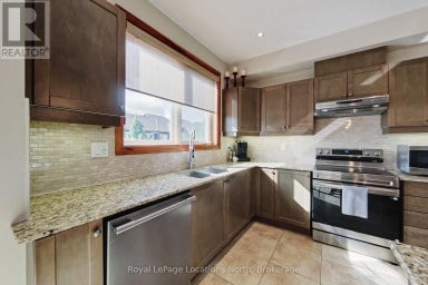38 JOSEPH TRAIL Collingwood Ontario photo 16