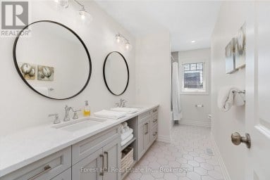 155 GLENLAKE BOULEVARD Collingwood Ontario photo 32