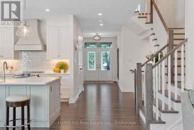 155 GLENLAKE BOULEVARD Collingwood Ontario photo 8