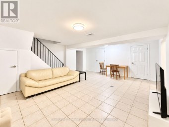 701 MARIA STREET Whitby (Downtown Whitby) Ontario photo 3
