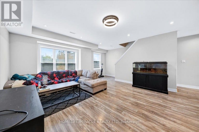 27 - 1 LEGGOTT AVENUE, Barrie (Painswick North), Ontario, L4M0K7