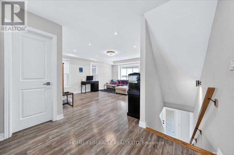 27 - 1 LEGGOTT AVENUE, Barrie (Painswick North), Ontario, L4M0K7