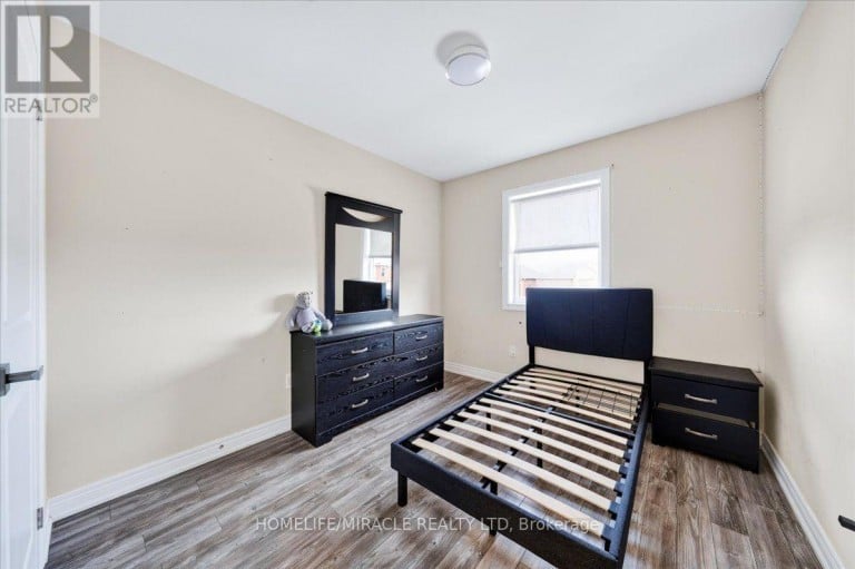 27 - 1 LEGGOTT AVENUE, Barrie (Painswick North), Ontario, L4M0K7