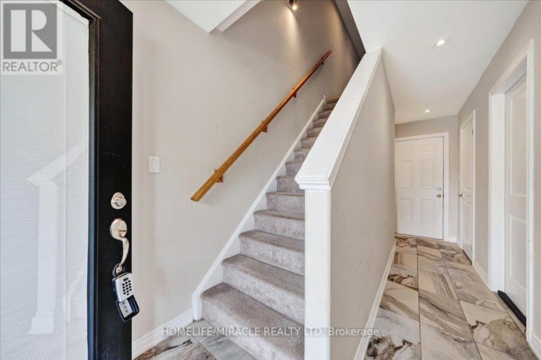 27 - 1 LEGGOTT AVENUE, Barrie (Painswick North), Ontario, L4M0K7