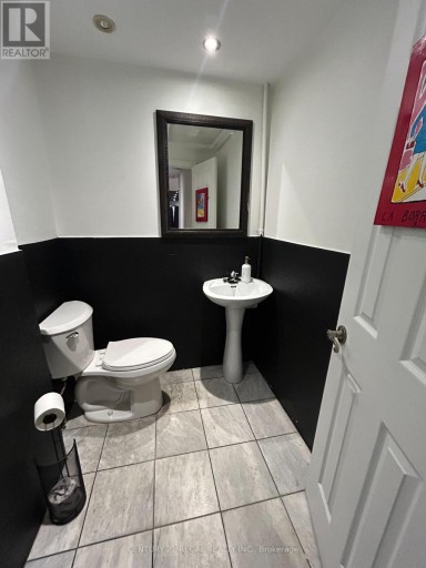 825 RUNNYMEDE ROAD, Toronto (Junction Area), Ontario, M6N3V8