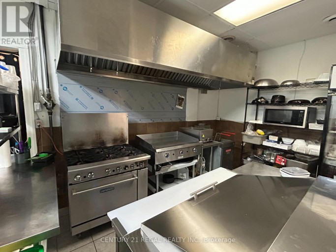 825 RUNNYMEDE ROAD, Toronto (Junction Area), Ontario, M6N3V8
