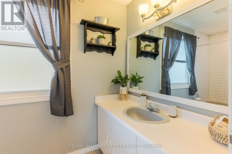 1222 HUNTINGTON CIRCLE, Peterborough (Otonabee Ward 1), Ontario, K9K2B5