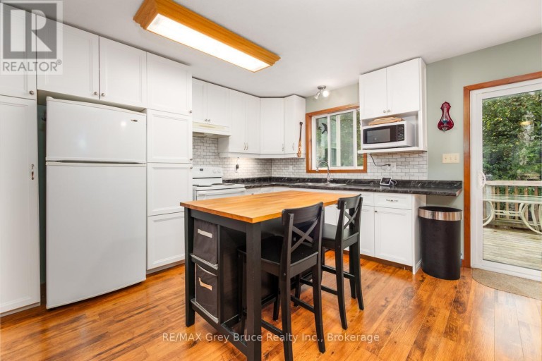 27 WOODSTOCK AVENUE, Northern Bruce Peninsula, Ontario, N0H2M0