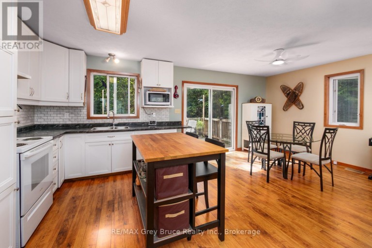 27 WOODSTOCK AVENUE, Northern Bruce Peninsula, Ontario, N0H2M0
