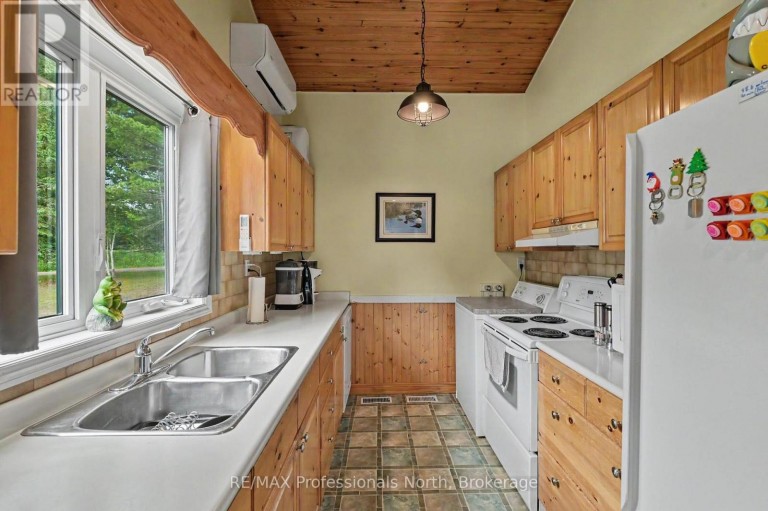 1034 ABLETT COURT, Algonquin Highlands (Stanhope), Ontario, K0M1S0