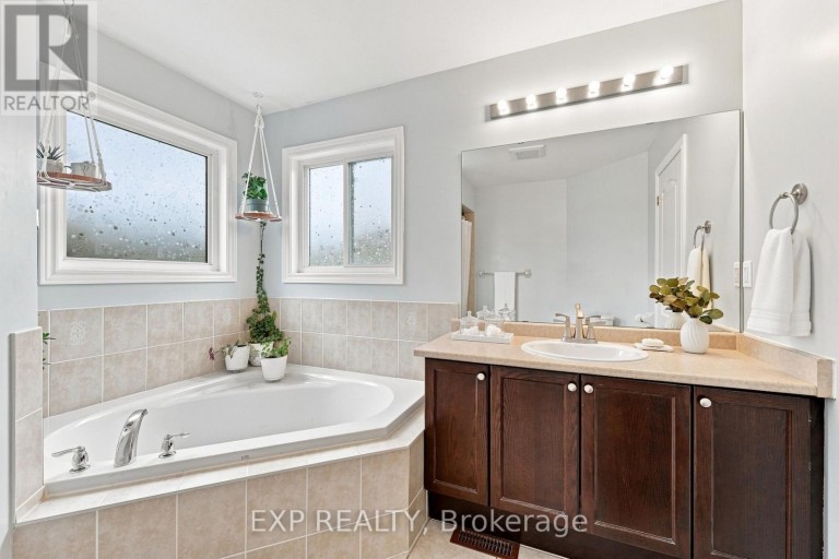 70 THORNLODGE DRIVE, Georgina (Keswick South), Ontario, L4P0B6