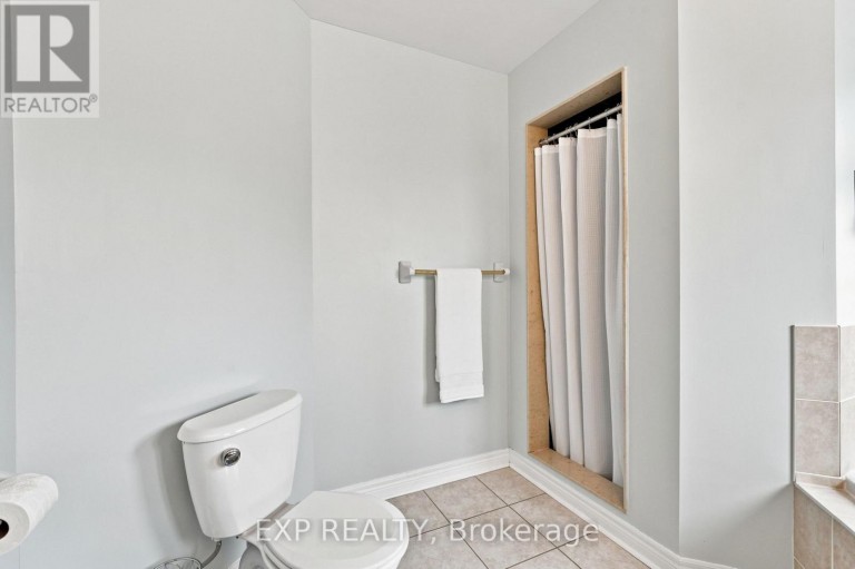 70 THORNLODGE DRIVE, Georgina (Keswick South), Ontario, L4P0B6