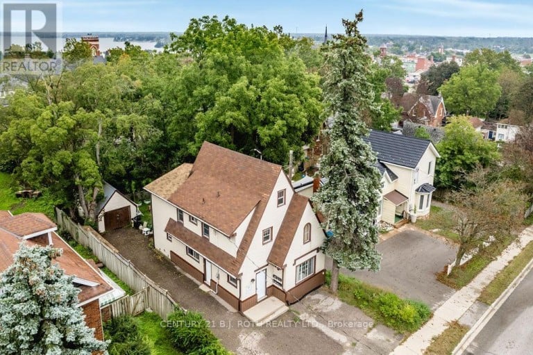 102 WEST STREET N, Orillia, Ontario, L3V5C3