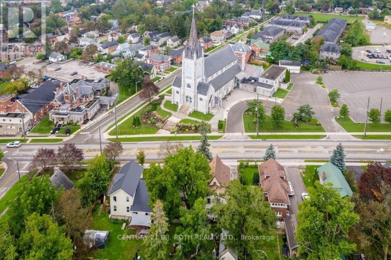 102 WEST STREET N, Orillia, Ontario, L3V5C3