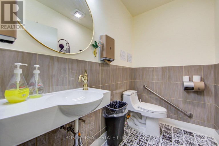 21 - 3200 DUFFERIN STREET, Toronto (Yorkdale-Glen Park), Ontario, M6A2T3