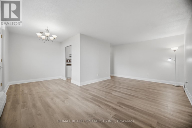 403 - 3065 QUEEN FREDERICA DRIVE, Mississauga (Applewood), Ontario, L4Y3A3
