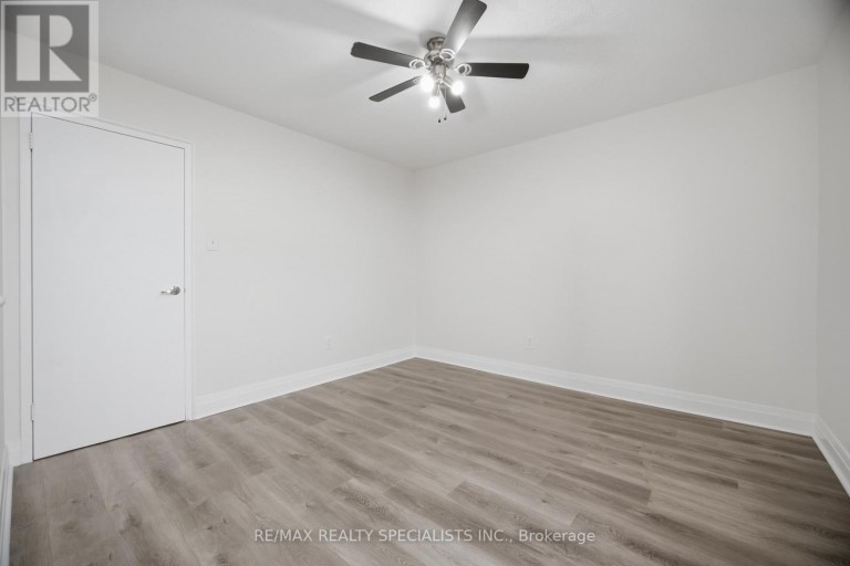 403 - 3065 QUEEN FREDERICA DRIVE, Mississauga (Applewood), Ontario, L4Y3A3