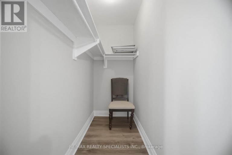 403 - 3065 QUEEN FREDERICA DRIVE, Mississauga (Applewood), Ontario, L4Y3A3