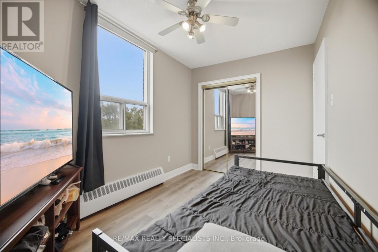 403 - 3065 QUEEN FREDERICA DRIVE, Mississauga (Applewood), Ontario, L4Y3A3