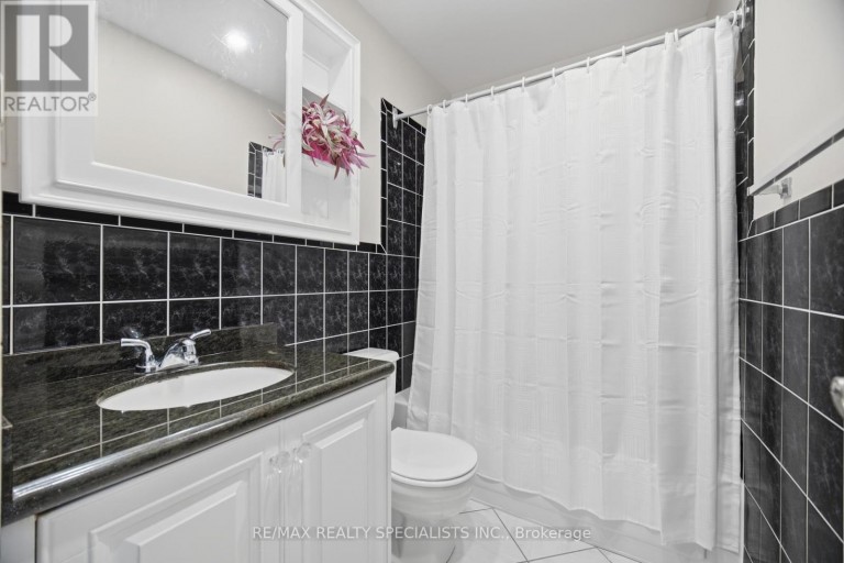 403 - 3065 QUEEN FREDERICA DRIVE, Mississauga (Applewood), Ontario, L4Y3A3