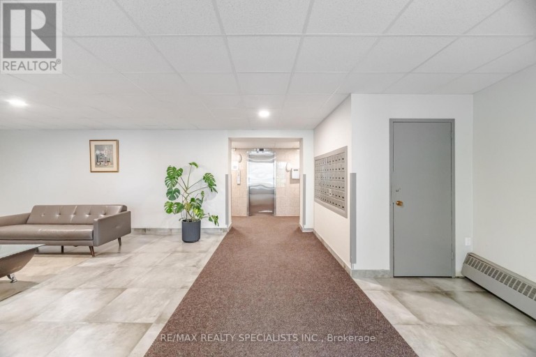403 - 3065 QUEEN FREDERICA DRIVE, Mississauga (Applewood), Ontario, L4Y3A3
