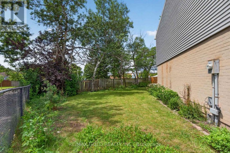 13 GOLD PINE COURT, Brampton (Northgate), Ontario, L6S2K6