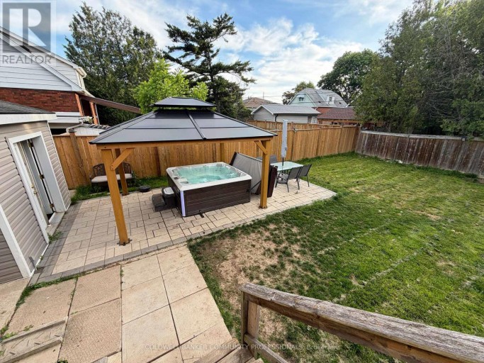 94 HOWARD AVENUE, Hamilton (Balfour), Ontario, L9A2W5