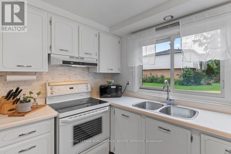 43 - 151 GATESHEAD CRESCENT, Hamilton (Stoney Creek), Ontario, L8G3W1