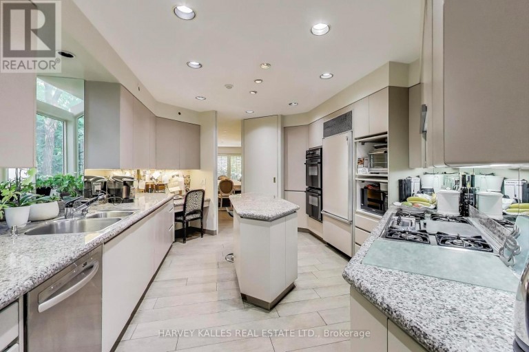 103 VESTA DRIVE, Toronto (Forest Hill South), Ontario, M5P2Z8