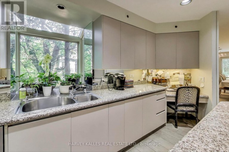 103 VESTA DRIVE, Toronto (Forest Hill South), Ontario, M5P2Z8