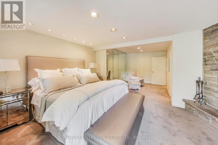 103 VESTA DRIVE, Toronto (Forest Hill South), Ontario, M5P2Z8
