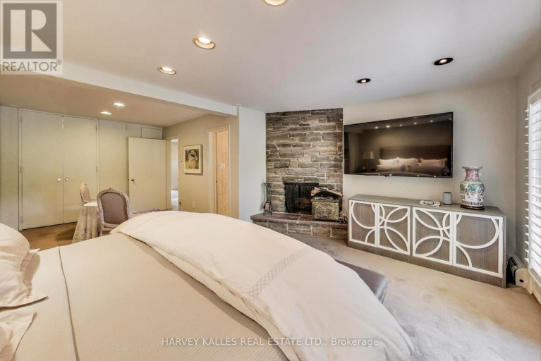 103 VESTA DRIVE, Toronto (Forest Hill South), Ontario, M5P2Z8