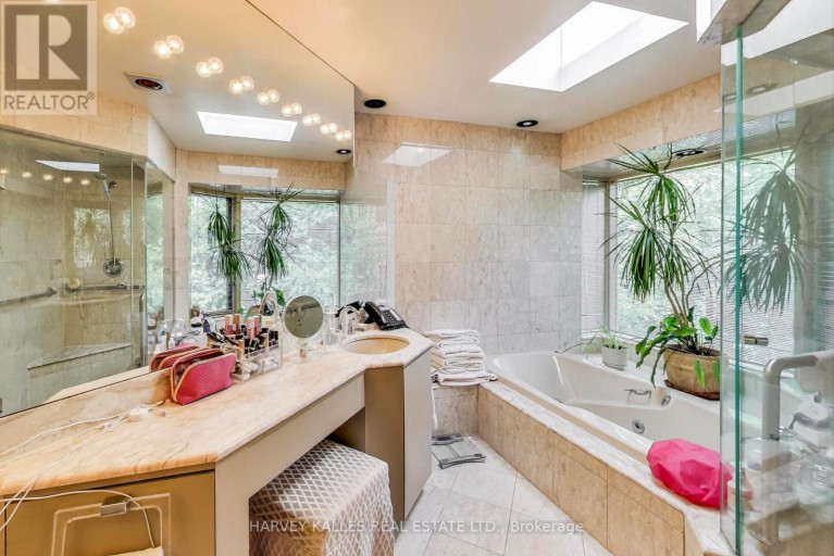 103 VESTA DRIVE, Toronto (Forest Hill South), Ontario, M5P2Z8