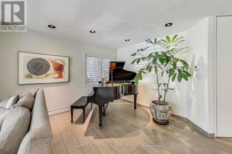 103 VESTA DRIVE, Toronto (Forest Hill South), Ontario, M5P2Z8
