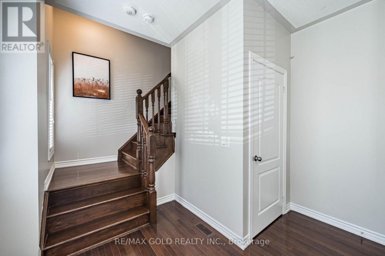 2 COSBURY LANE, Caledon, Ontario, L7C4H2