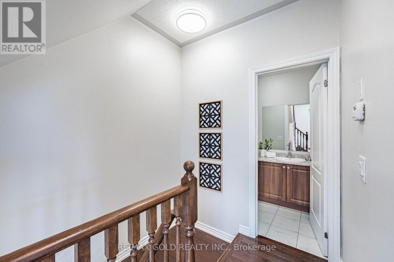 2 COSBURY LANE, Caledon, Ontario, L7C4H2