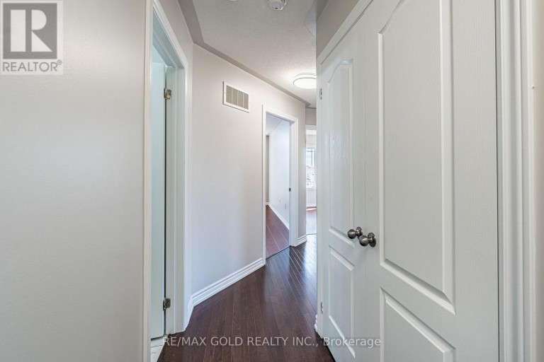 2 COSBURY LANE, Caledon, Ontario, L7C4H2